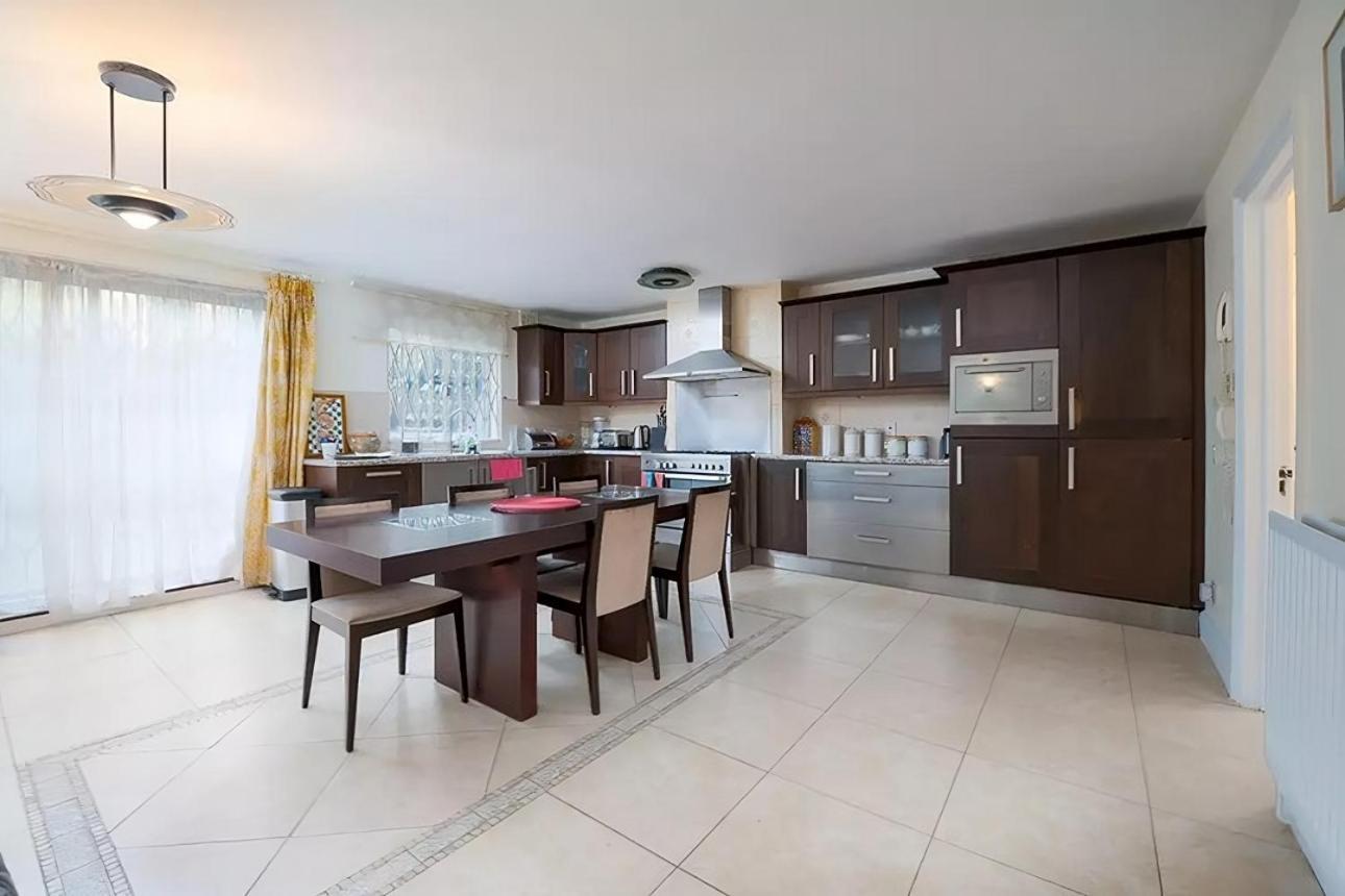 Vakantiehuis Spacious 2-bedroom Townhouse With Garden & Patio Londen